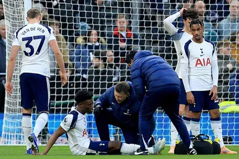 انتكاسة جديدة.. توتنهام يكشف تطورات إصابة محمد قدوس